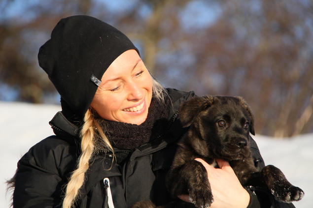 Foto: Vibeke Brath Menneske og valp